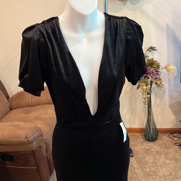 Black BodyCon V-Neck Dress - Picture 2 of 5